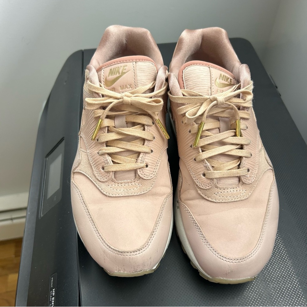 Nike Air Max 1 Women’s Pink Blush Premium Sneakers Gold Detail Size 7.5